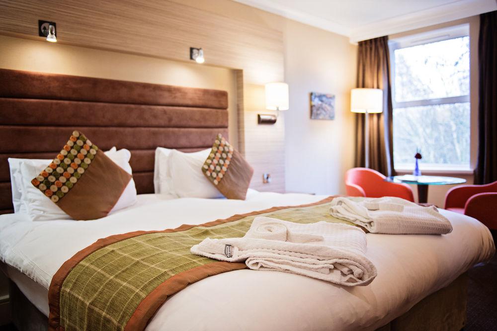 Delta Hotels by Marriott Cheltenham Chase Exteriör bild