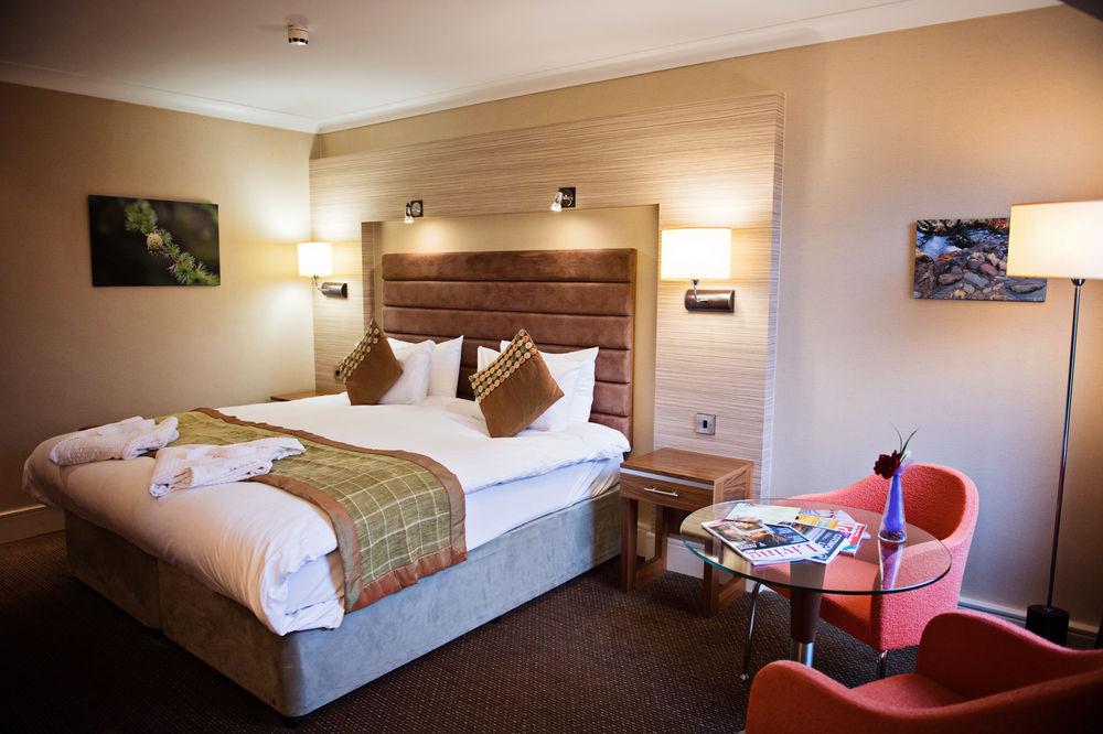 Delta Hotels by Marriott Cheltenham Chase Exteriör bild