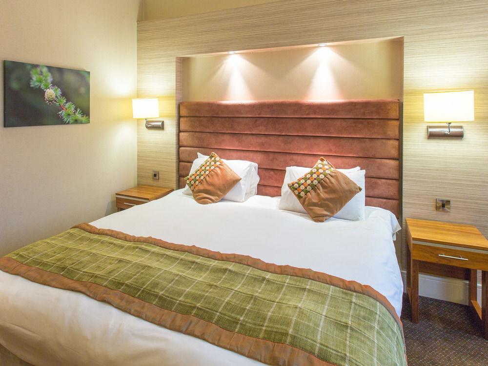 Delta Hotels by Marriott Cheltenham Chase Exteriör bild