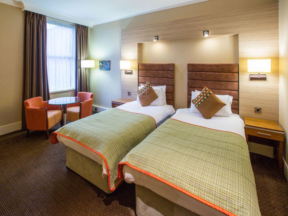 Delta Hotels by Marriott Cheltenham Chase Exteriör bild