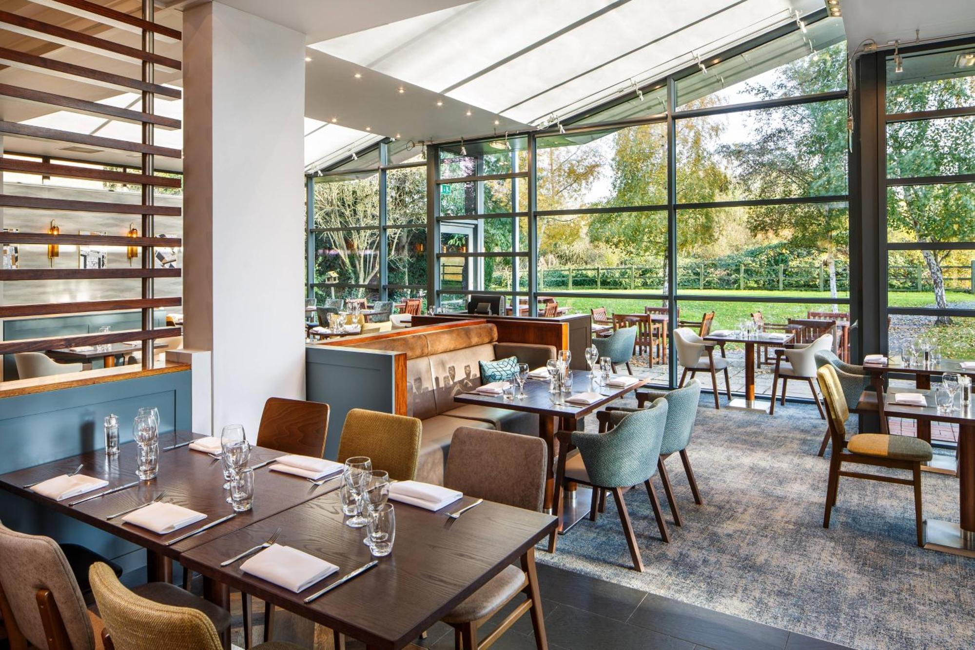 Delta Hotels by Marriott Cheltenham Chase Exteriör bild