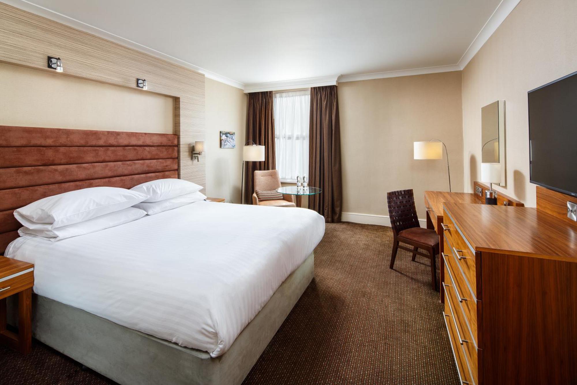 Delta Hotels by Marriott Cheltenham Chase Exteriör bild