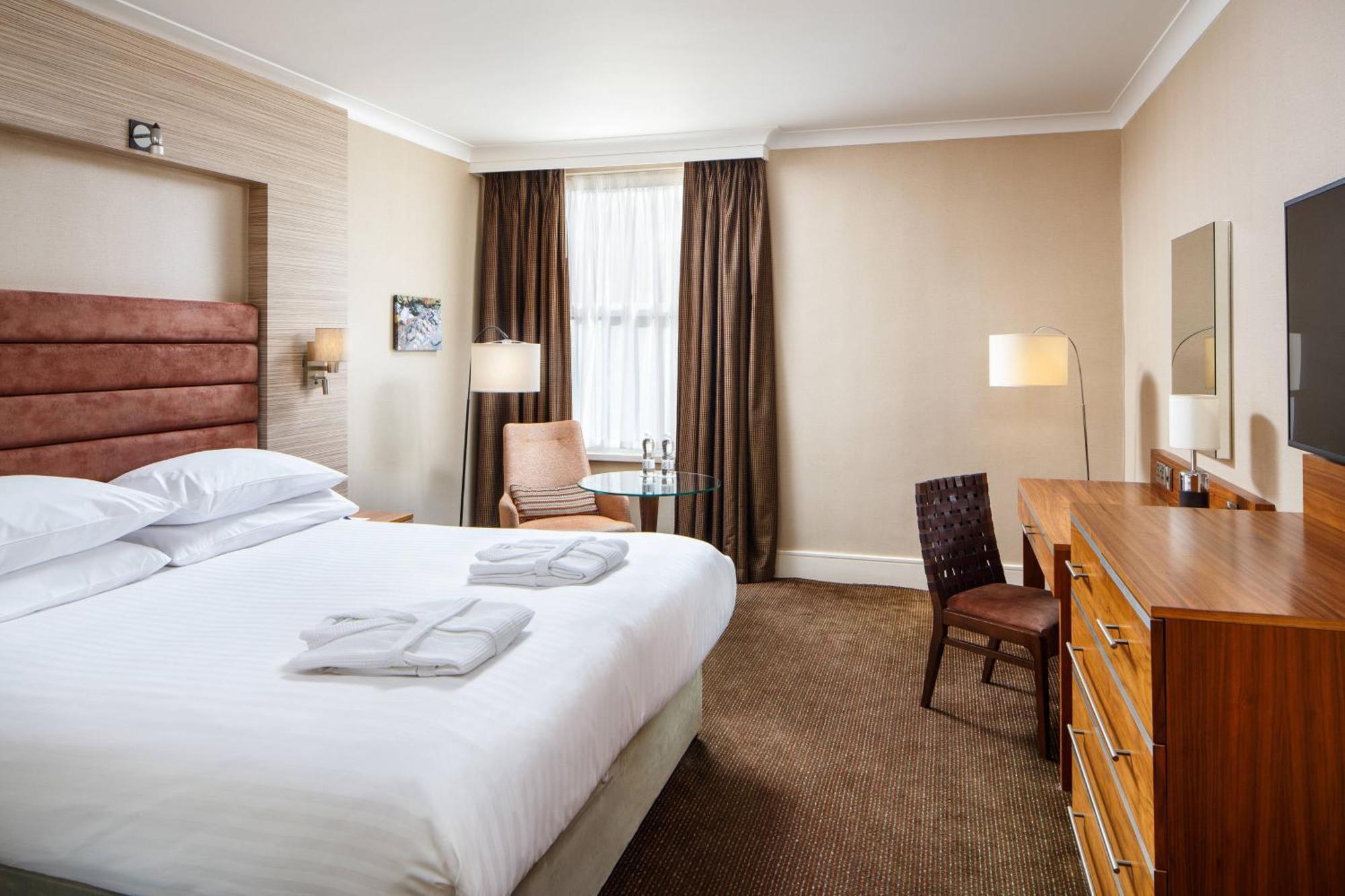 Delta Hotels by Marriott Cheltenham Chase Exteriör bild