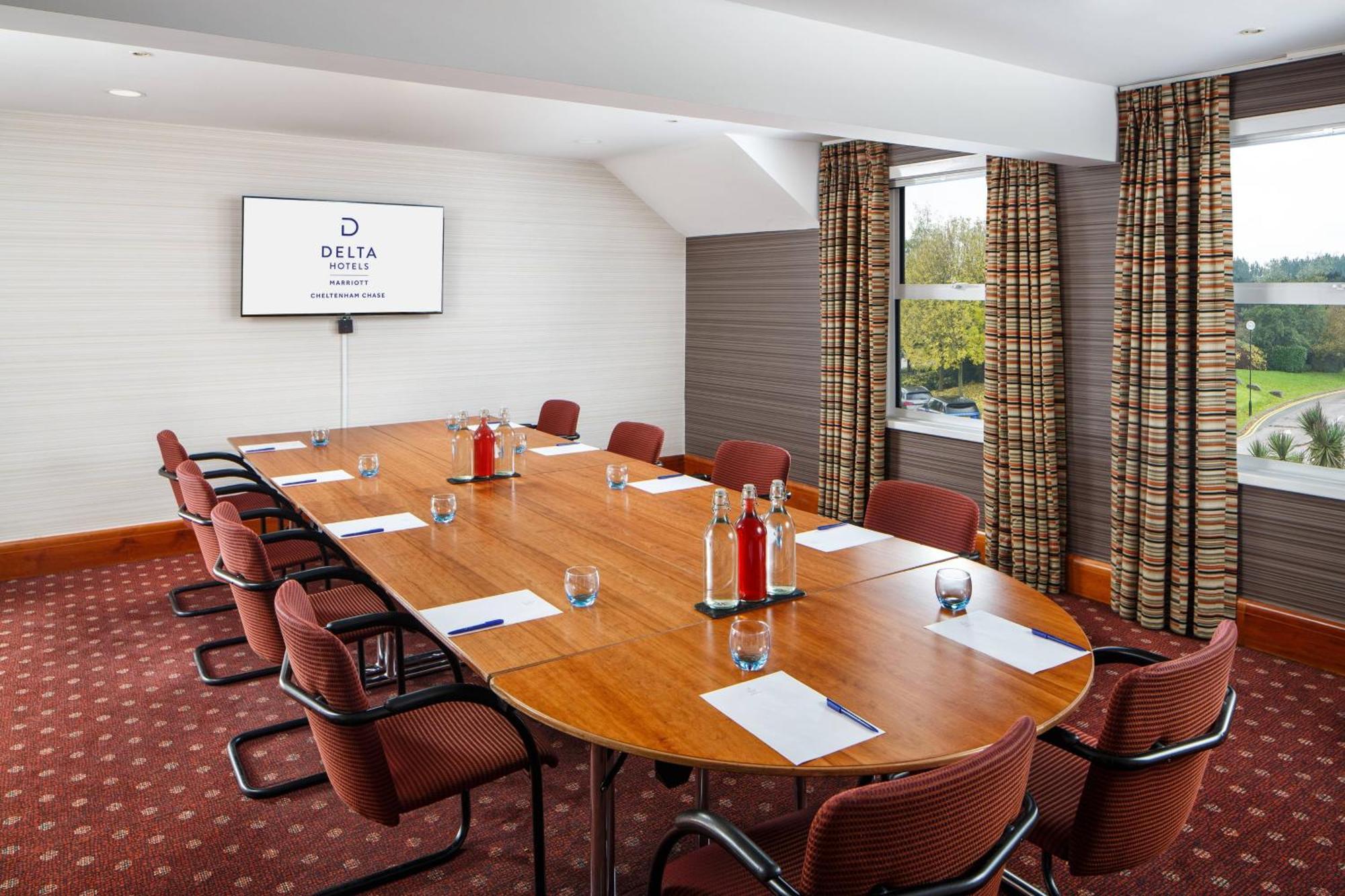 Delta Hotels by Marriott Cheltenham Chase Exteriör bild