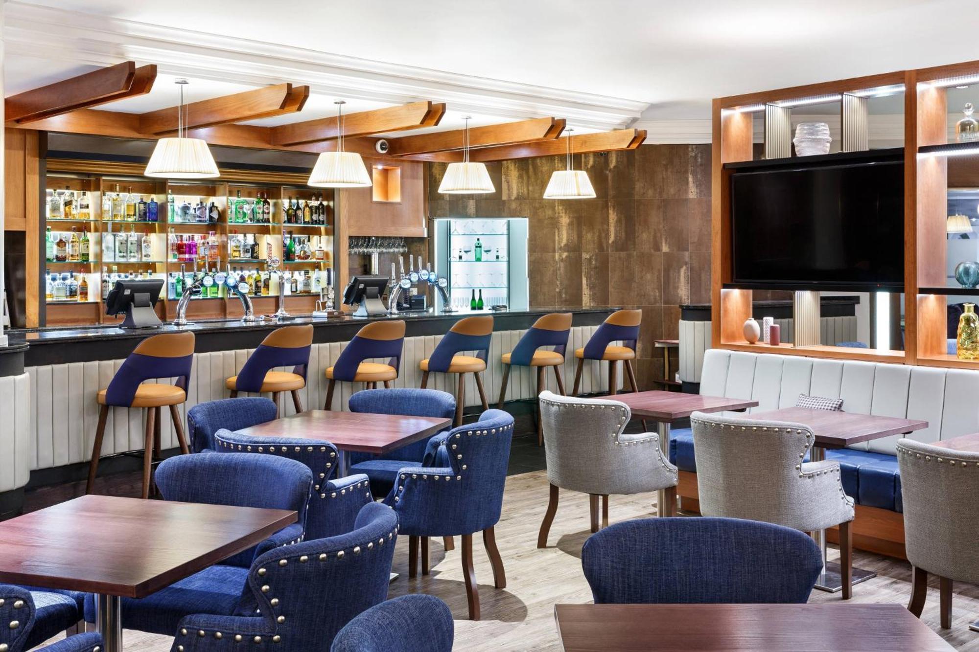 Delta Hotels by Marriott Cheltenham Chase Exteriör bild