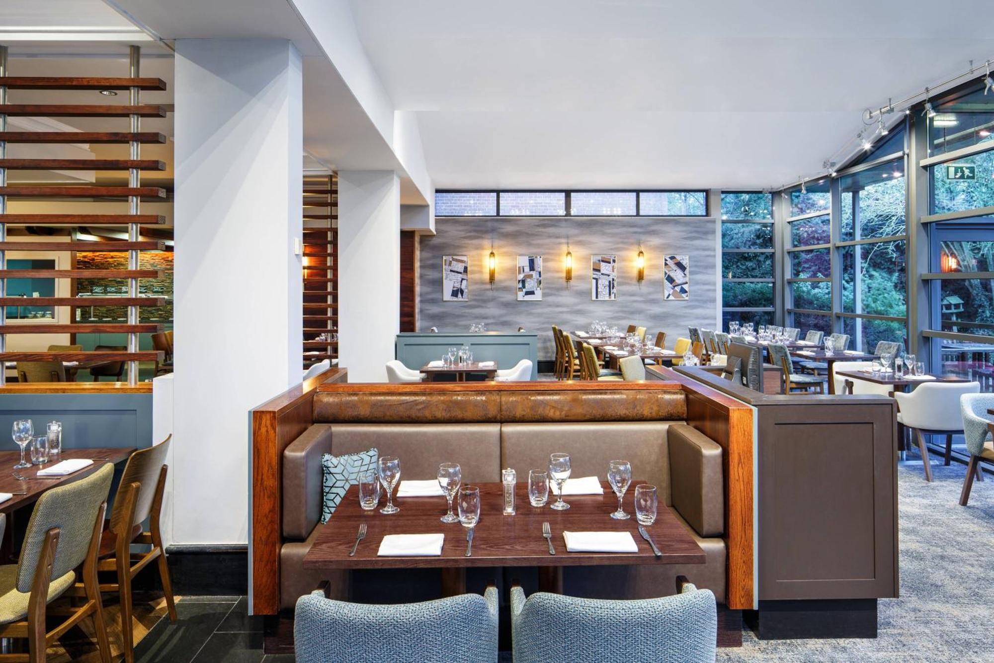 Delta Hotels by Marriott Cheltenham Chase Exteriör bild