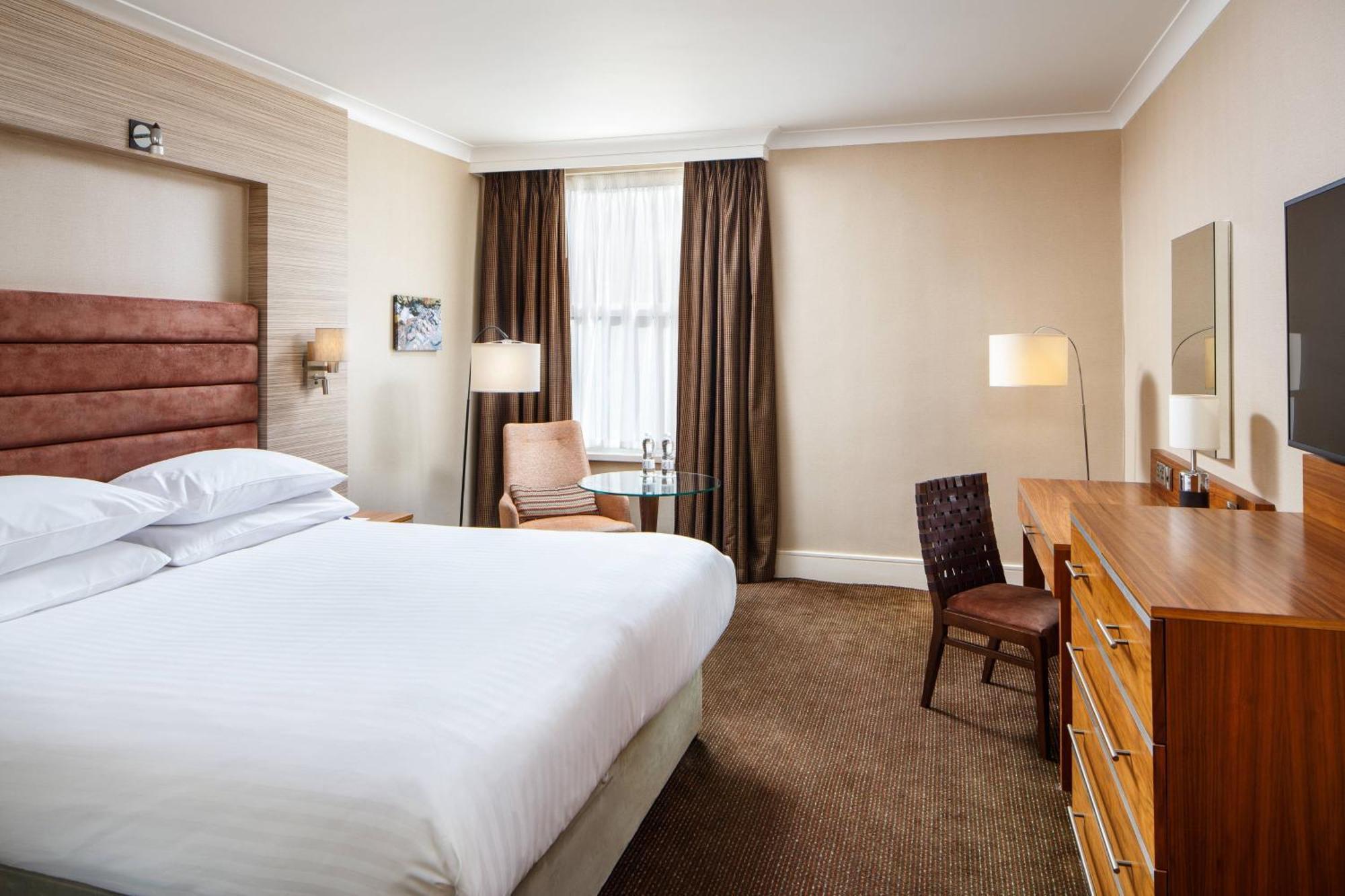 Delta Hotels by Marriott Cheltenham Chase Exteriör bild