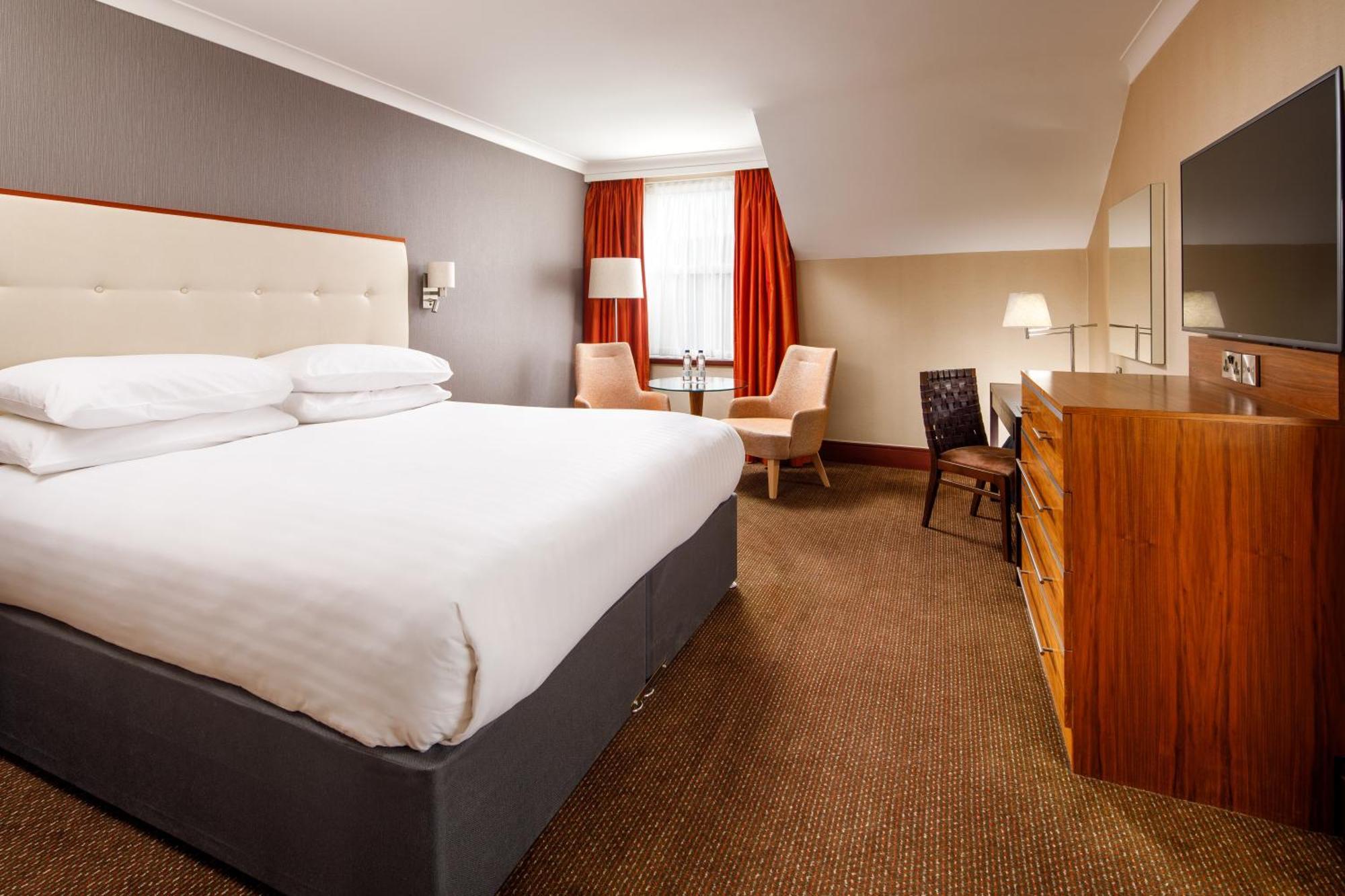 Delta Hotels by Marriott Cheltenham Chase Exteriör bild
