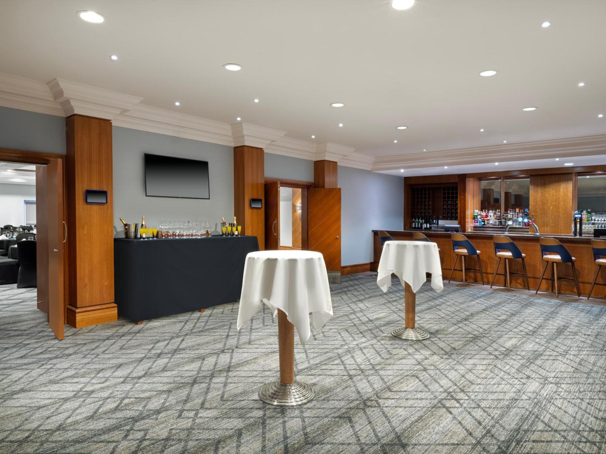 Delta Hotels by Marriott Cheltenham Chase Exteriör bild