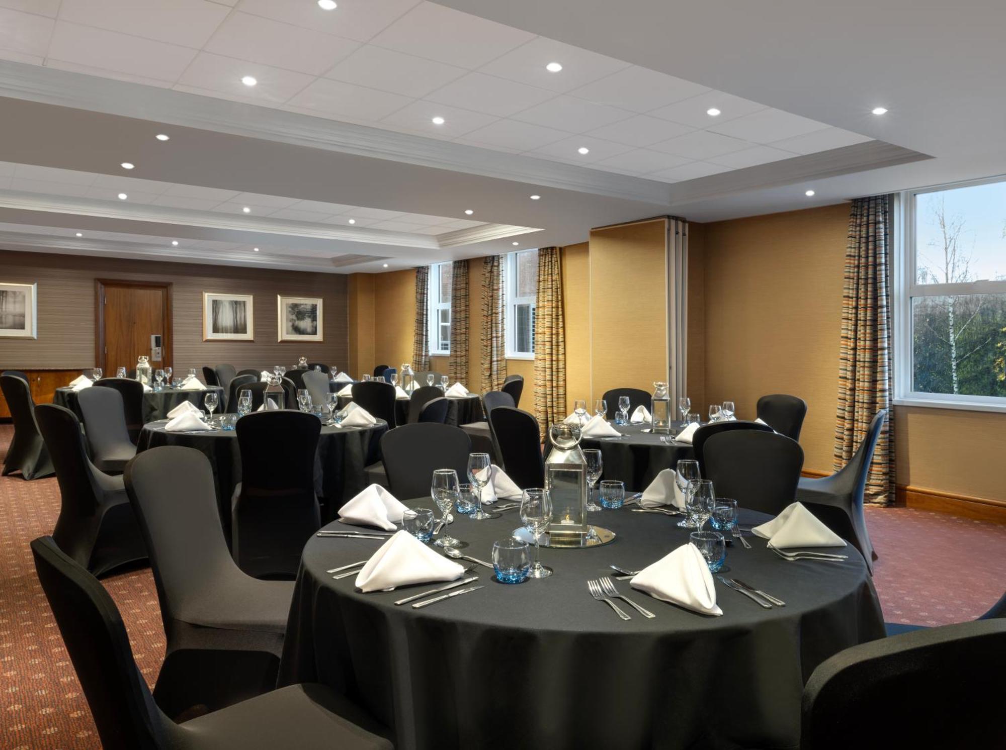 Delta Hotels by Marriott Cheltenham Chase Exteriör bild